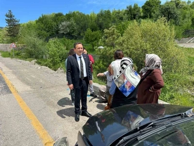 Kavşakta iki otomobil &ccedil;arpıştı: 4 Yaralı

