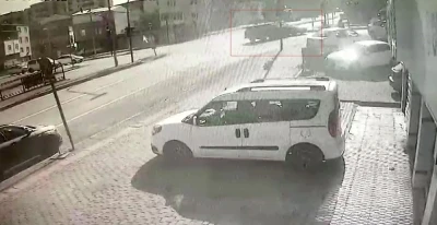 Kavşakta kırmızı ışık kazası kamerada

