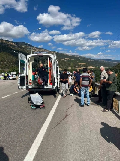 Kavşakta otomobilin çarptığı yaya hayatını kaybetti
