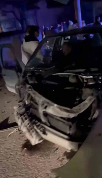 Kavşakta otomobiller &ccedil;arpıştı: 4 yaralı
