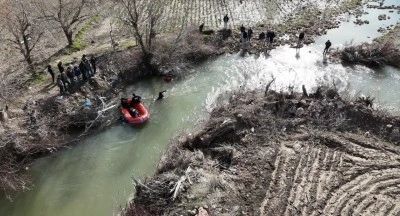 Kaybolan otizmli &ccedil;ocuk hem suda hem de karada aranıyor