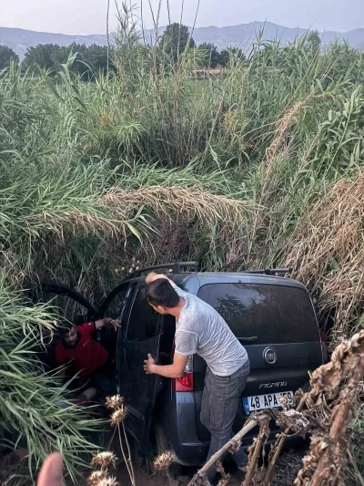 Kayıp şahsın kazada aracı ile sazlığa u&ccedil;tuğu ortaya &ccedil;ıktı
