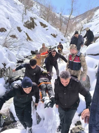Kayıp vatandaş donmak &uuml;zereyken Hask&ouml;y dağlarında bulundu
