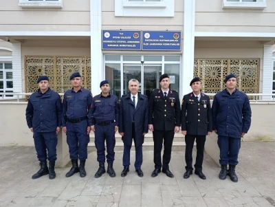 Kaymakam Abay, bayramda g&uuml;venlik g&uuml;&ccedil;lerini yalnız bırakmadı

