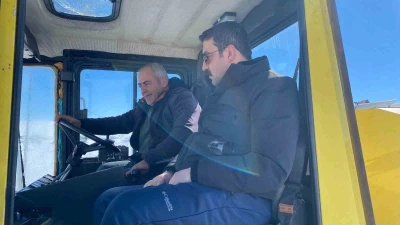 Kaymakam Akk&ouml;z, karla m&uuml;cadele &ccedil;alışmalarını yerinde inceledi
