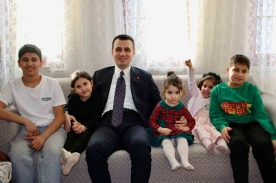 Kaymakam Alpay&rsquo;dan depremzede aile ile bir araya geldi