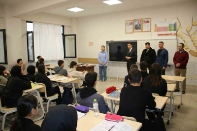 Kaymakam Alpay&rsquo;dan liseli gen&ccedil;lerle bir araya geldi
