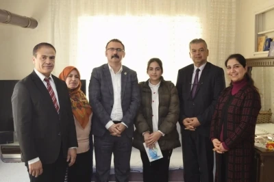 Kaymakam Ateş, &ouml;ğrencilerin evine misafir oldu
