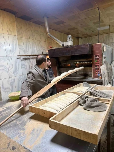 Kaymakam Başar fırında ekmek pişirip, &ccedil;ay ocağında kahve hazırladı
