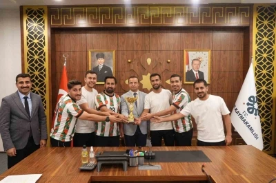 Kaymakam Baycar, şampiyon takımları makamında ağırladı
