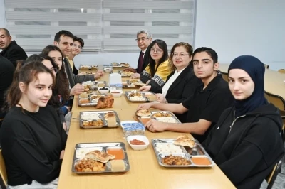 Kaymakam Doğru, &ouml;ğrencilerle iftar sofrasında buluştu
