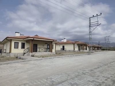 Kaymakam Eroğlu,  Aşağı Kepirce köy evlerindeki çalışmaları inceledi
