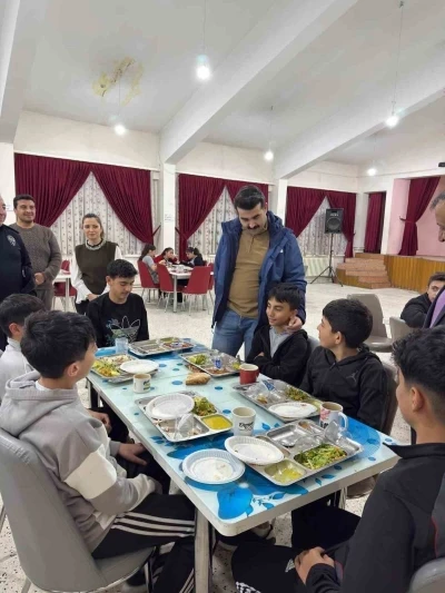 Kaymakam Eser, YBO &ouml;ğrencileriyle iftarda buluştu
