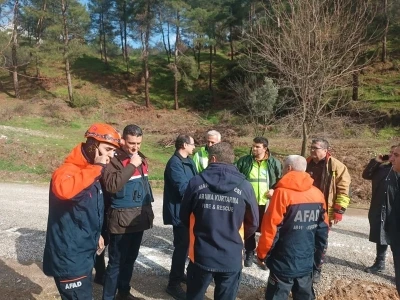 Kaymakam G&uuml;ldoğan, Salihli&rsquo;de yağıştan zarar g&ouml;ren b&ouml;lgeleri inceledi
