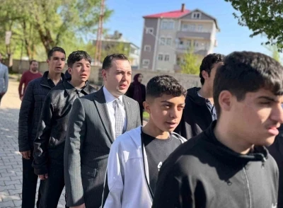 Kaymakam G&uuml;ney, haftaya &ouml;ğrencilerle başladı
