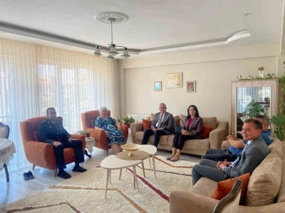 Kaymakam G&uuml;ng&ouml;r&rsquo;den şehit ailelerine bayram ziyareti
