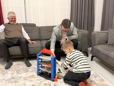 Kaymakam Kaptanoğlu Mardin&rsquo;de şehit d&uuml;şen Ergin&rsquo;in ailesiyle iftar sofrasında buluştu