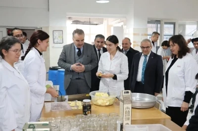 Kaymakam Odabaş meslek lisesindeki &uuml;retim alanlarını inceledi
