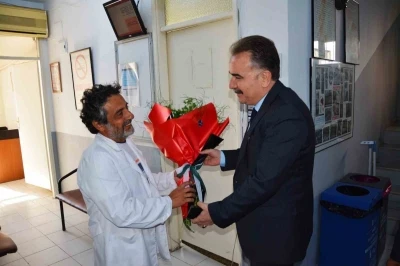 Kaymakam Odabaş’tan, Gazze’ye yardım götürürken rehin alınan Sumud Filosu aktivisti Dr. Ergün Akpınar’a &quot;geçmiş olsun&quot; ziyareti
