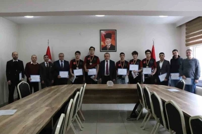 Kaymakam &Ouml;zt&uuml;rk: "Gen&ccedil;lerimizin her alanda yanında olmaya ve onları desteklemeye devam edeceğiz"
