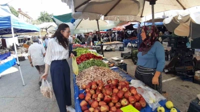 Kaymakam pazar alışverişine çıktı, vatandaşla yakından ilgilendi
