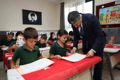 Kaymakam Şener, &ouml;ğrencilerin karne mutluluğuna ortak oldu
