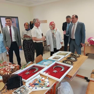 Kaymakam T&uuml;rker Halk Eğitimi Merkezi kursiyerleriyle bir araya geldi
