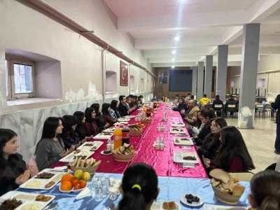 Kaymakam Tutal, &ouml;ğrencilerle iftarda buluştu
