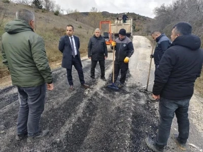 Kaymakam U&ccedil;ar, Yenipazar&rsquo;da yol onarım &ccedil;alışmalarını inceledi
