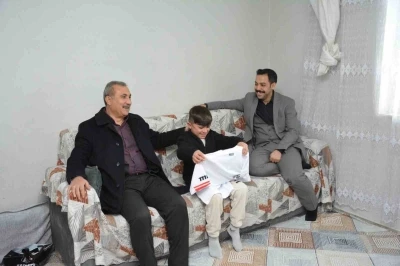 Kaymakam Uzun, T&uuml;rkiye şampiyonunu ziyaret etti
