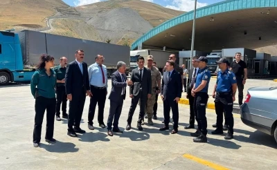 Kaymakamı Volkan H&uuml;l&uuml;r, Esendere Sınır Kapısı&rsquo;nda incelemelerde bulundu
