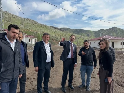 Kaymakamı Yıldız, İnlice&rsquo;de kırsal konut &ccedil;alışmalarını inceledi
