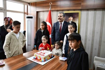 Kaymakamlıktan 23 Nisan&rsquo;da doğan &ccedil;ocuklar i&ccedil;in jest

