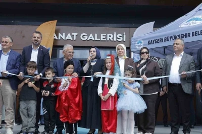 KAYMEK&rsquo;in bin 200 eserlik yıl sonu sergisi a&ccedil;ıldı
