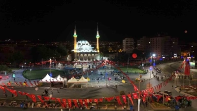 Kayseri&rsquo;de 15 Temmuz&rsquo;un yıl d&ouml;n&uuml;m&uuml;nde camilerden sela y&uuml;kseldi
