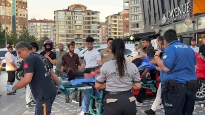 Kayseri&rsquo;de AVM &ouml;n&uuml;nde bı&ccedil;aklı kavga: 1 yaralı
