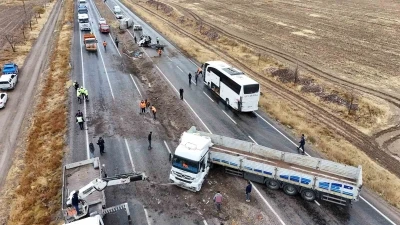 Kayseri’de aynı yolda 2 kaza: 1 ölü, 2 yaralı
