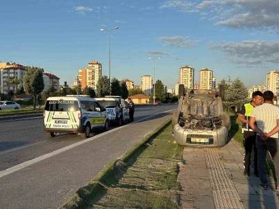Kayseri&rsquo;de hafif ticari ara&ccedil; takla attı: 1 yaralı
