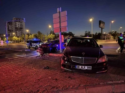 Kayseri&rsquo;de iki otomobil &ccedil;arpıştı: 1 yaralı

