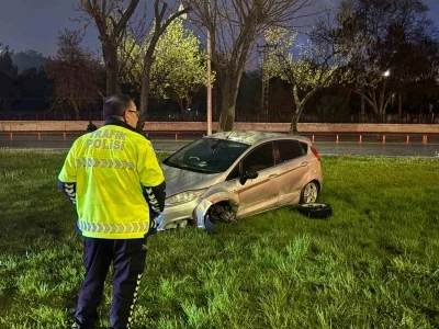 Kayseri&rsquo;de kaza yapan s&uuml;r&uuml;c&uuml; otomobilini bırakıp ka&ccedil;tı
