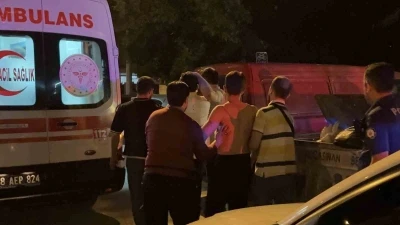 Kayseri&rsquo;de kebap salonunda d&ouml;ner bı&ccedil;aklı kavga: 2 yaralı
