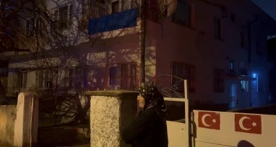 Kayseri&rsquo;de komşuluk &ouml;rneği: Ulaşamadığı komşusundan soğuk havada haber bekledi
