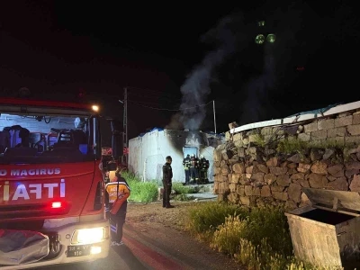 Kayseri&rsquo;de metruk evde yangın
