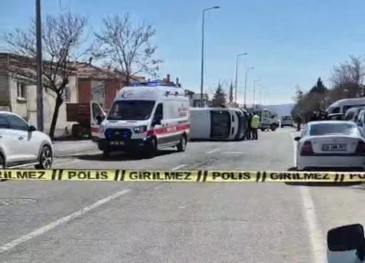 Kayseri&rsquo;de otomobille &ccedil;arpışan &ouml;ğrenci servisi yan yattı
