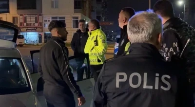Kayseri&rsquo;de polisin durdurduğu alkoll&uuml; s&uuml;r&uuml;c&uuml; 40 bin TL cezayı mutlulukla karşıladı
