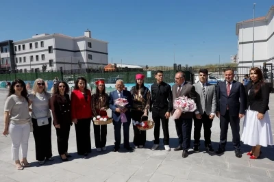 Kayseri&rsquo;de protokol, &ouml;ğrencilerin karne heyecanına ortak oldu
