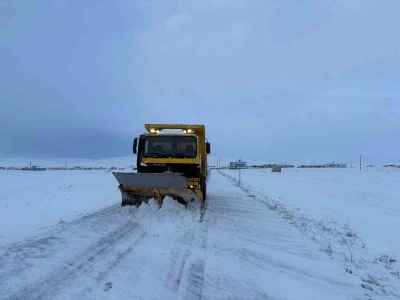 Kayseri&rsquo;de yoğun kar nedeniyle kapanan 195 mahalle yolu ulaşıma a&ccedil;ıldı
