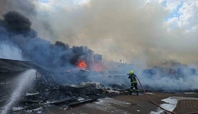 Kayseri&rsquo;deki hurda yangını 2 saatte s&ouml;nd&uuml;r&uuml;ld&uuml;
