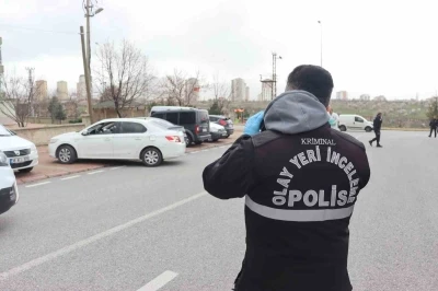 Kayseri&rsquo;deki kavgada ara&ccedil;lar kurşunlandı
