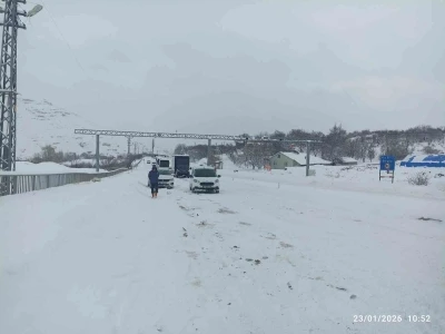 Kayseri-Malatya kara yolunda mahsur kalan yolcular, G&uuml;r&uuml;n il&ccedil;esinden uğurlandı
